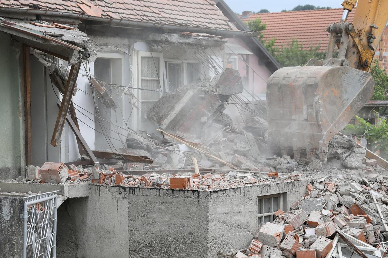 Zagreb: Rušenje prve kuće koja je stradala u potresu