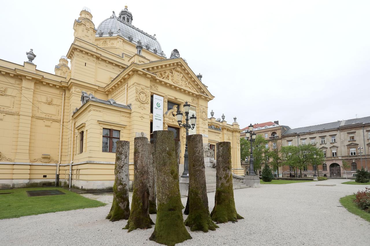Zagreb: Postavljena nova izložba u sklopu programa "Umjetnost ispred Umjetničkog paviljona"