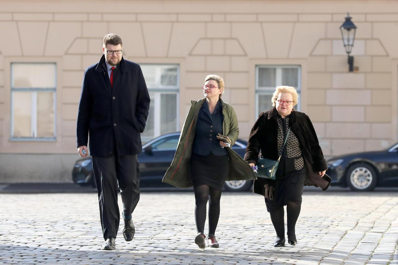 Zagreb: Čelnici oporbenih stranaka dolaze na sastanak u Banske dvore