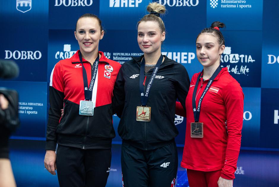 DOBRO World Cup Osijek 2021., Ana Đerek osvojila je zlato na parteru i broncu na gredi