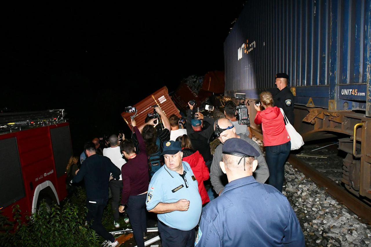 Rajić: U sudaru putničkog i teretnog vlaka poginule tri osobe, a ozlijeđeno ih je 11