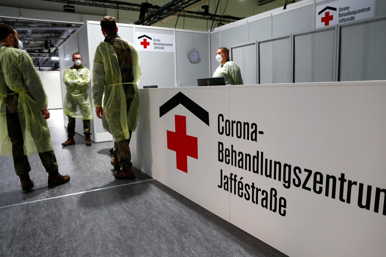 Medical staff takes part in a fire drill to evacuate the Corona Treatment Center Jaffestrasse in Berlin