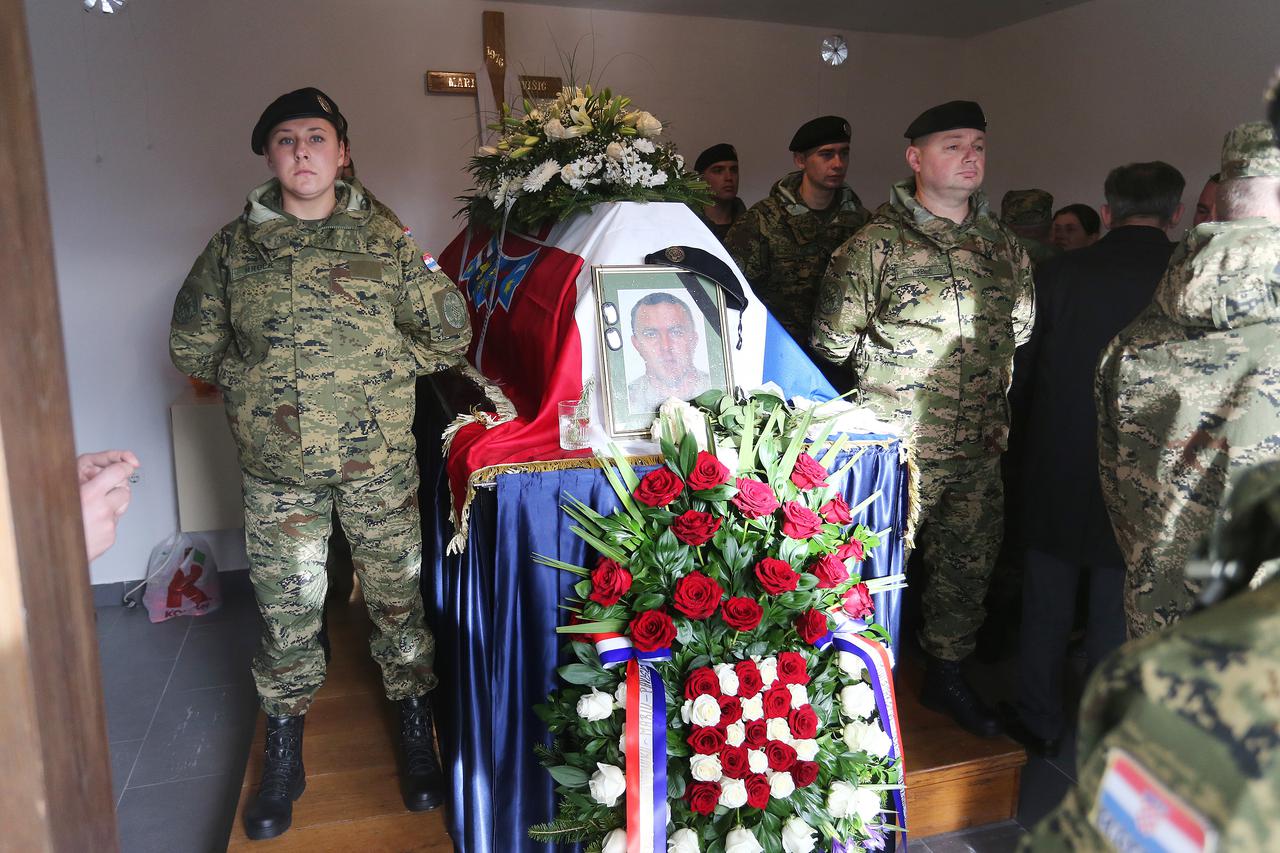 Pokop vojnika Marija Pavišića koji je 12. prosinca preminuo u Litvi