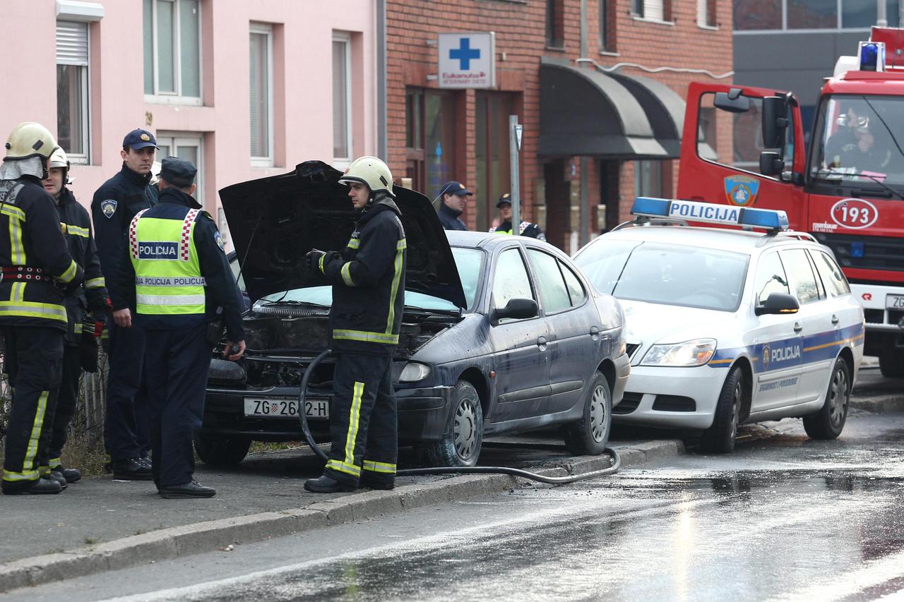 Zapalio se auto u Zagrebu