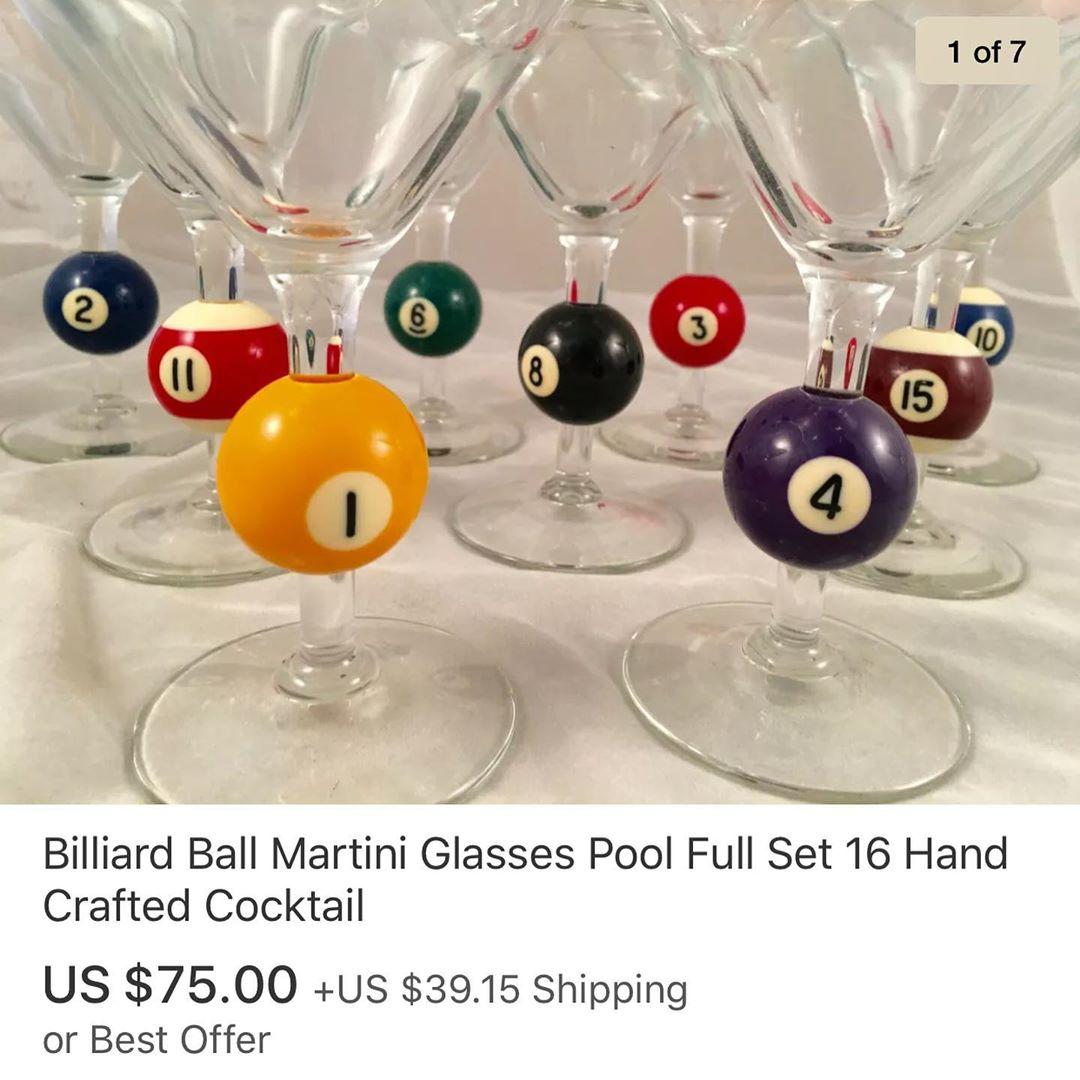 Neobične čaše za Martini koje na stalku imaju biljarsku loptu. Set se sastoji od 16 čaša, a cijena mu je 507 kuna. 