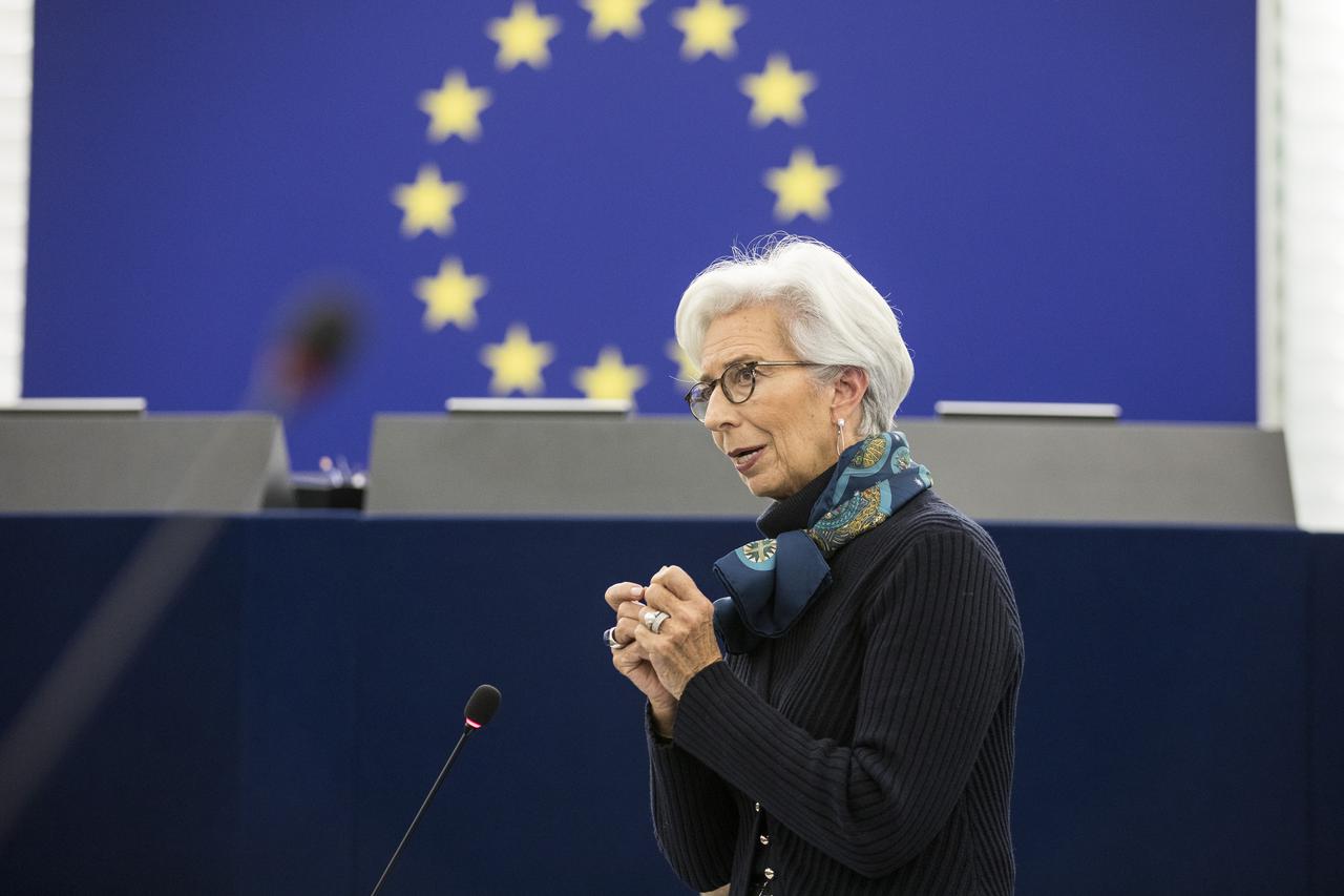 Christine Lagarde, présidente de la banque centrale européenne, lors d'un débat sur la gouvernance économique de la zone euro au parlement européen à Strasbourg