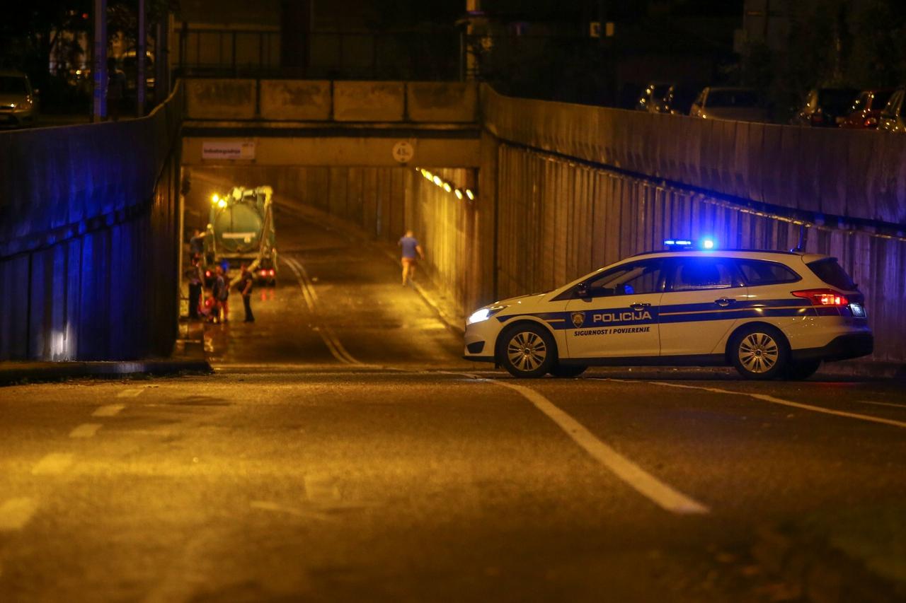 Vatrogasci i policija u Zagrebu imaju pune ruke poslaa zbog nevremena