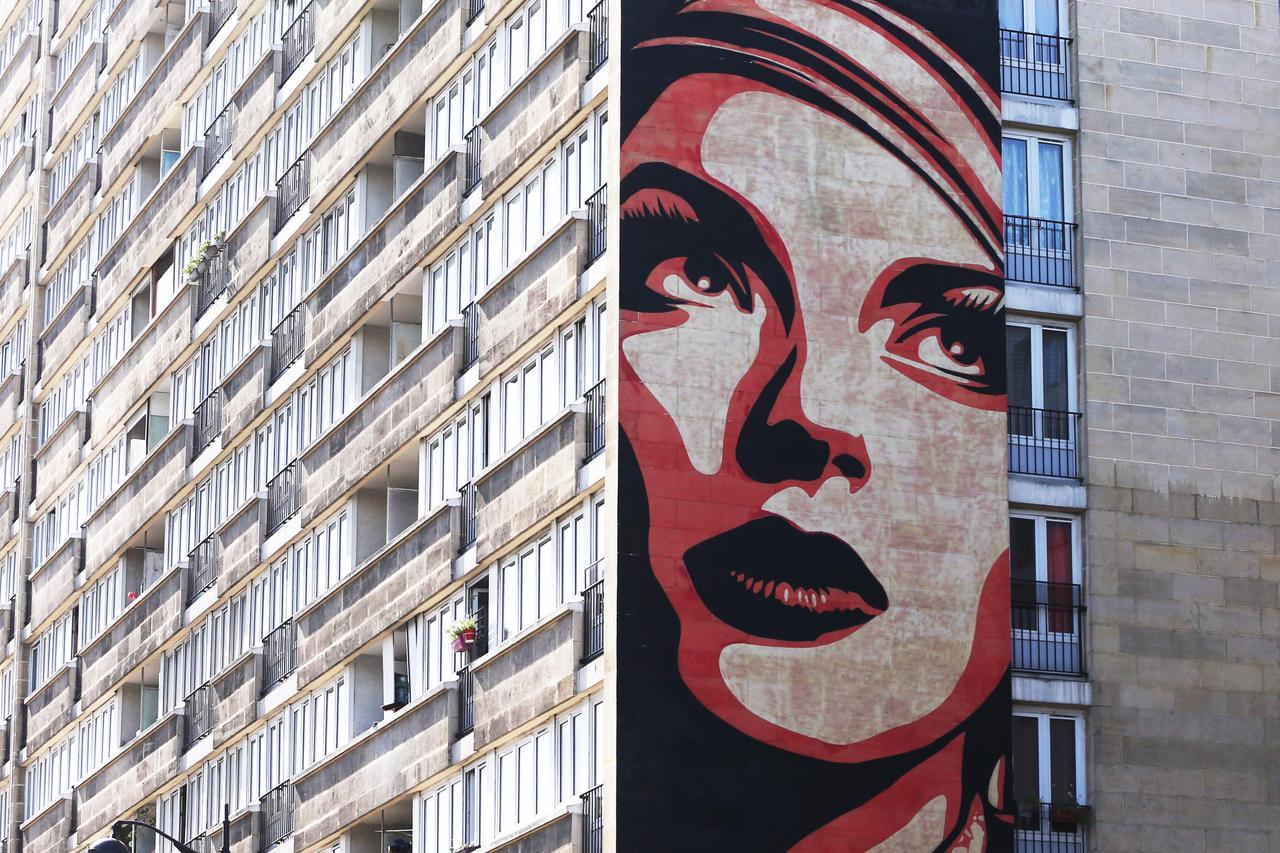 Murali na pročeljima zgrada u Parizu