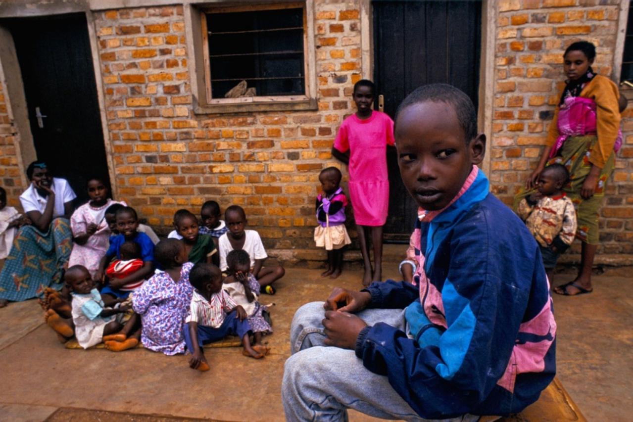 djeca Tutsija žive u sirotištima