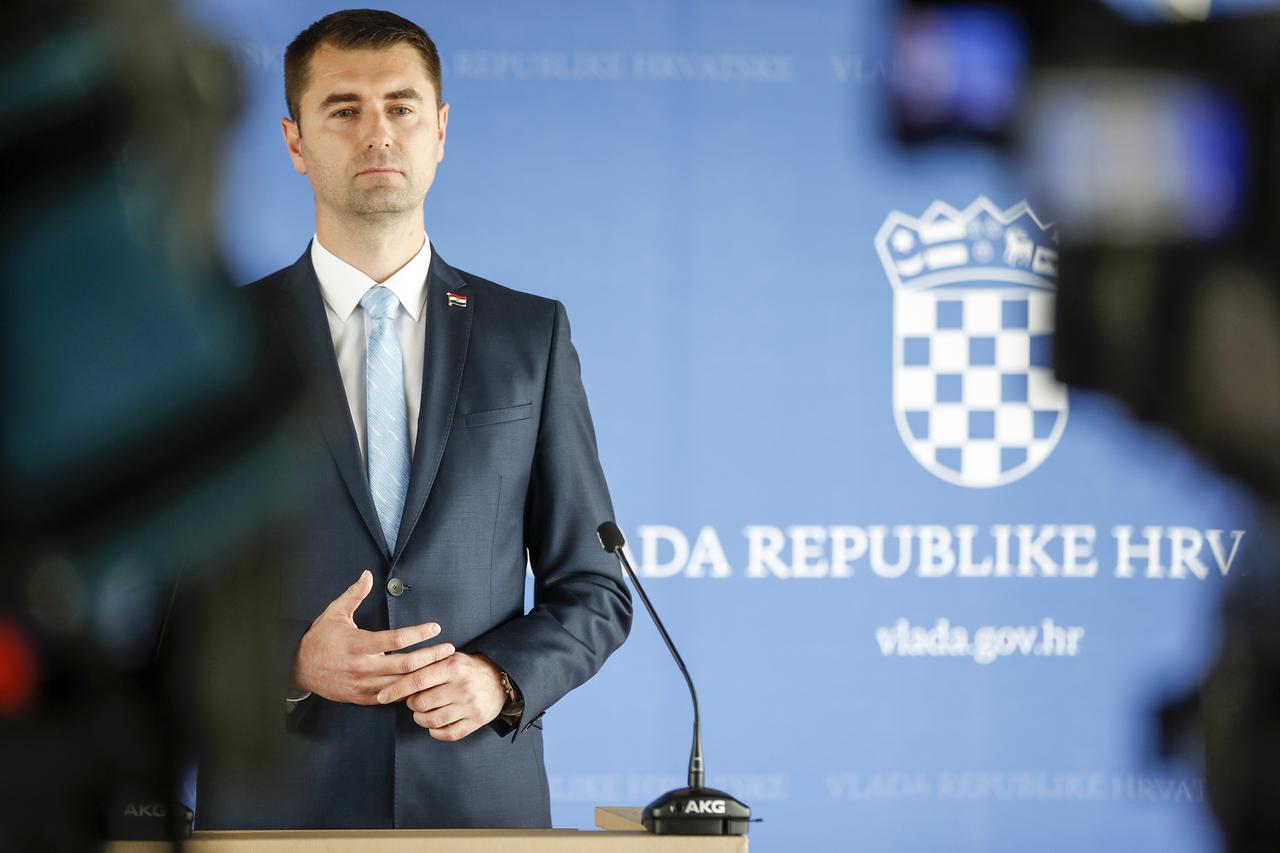 Zagreb: Nakon redovne sjednice Vlade, ministar Davor Filipović dao je izjavu za medije
