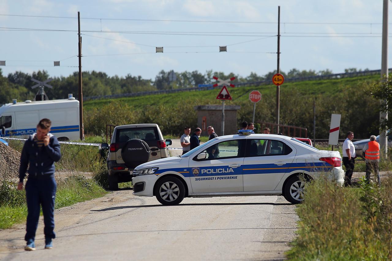 Vrbovec: Vozač i suvozač poginuli pod naletom vlaka na osobni automobil