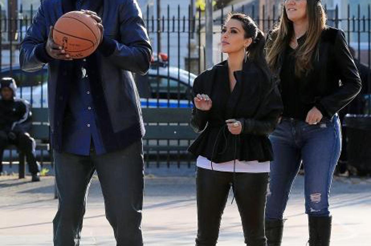 'Kim Kardashian, Khloe Kardashian and Lamar Odom playing basketball in Queens, New YorkPhoto: Press Association/PIXSELL'