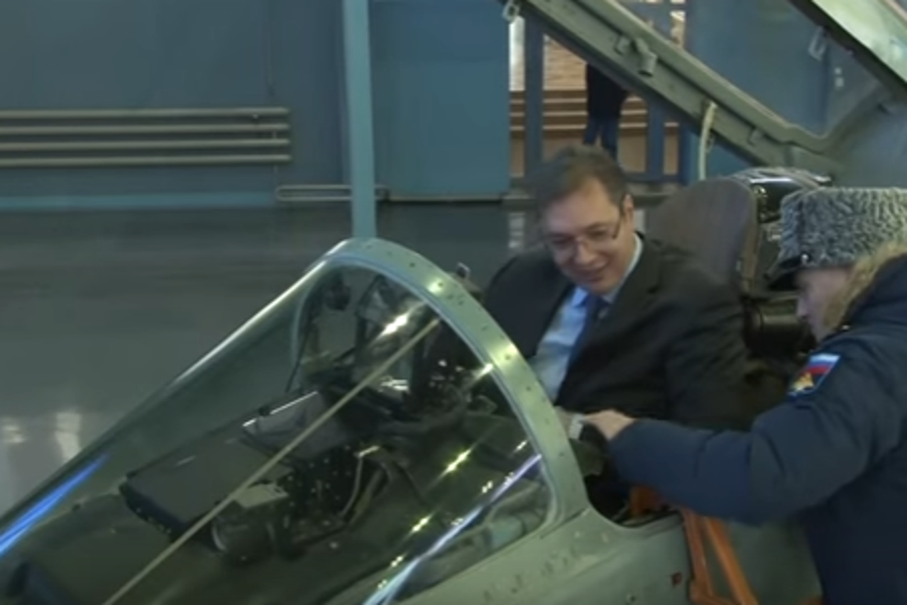 Vučić u MiG-u