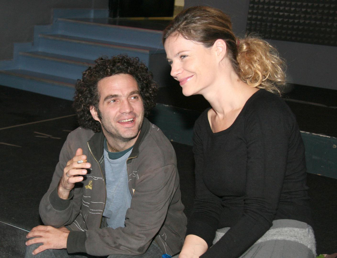 Glumica Lucija Šerbedžija i redatelj Filip Gajić nisu uspjeli kao bračni par ali odlični funkcioniraju kao roditelji Sergeja (9) i Anastazije (7).