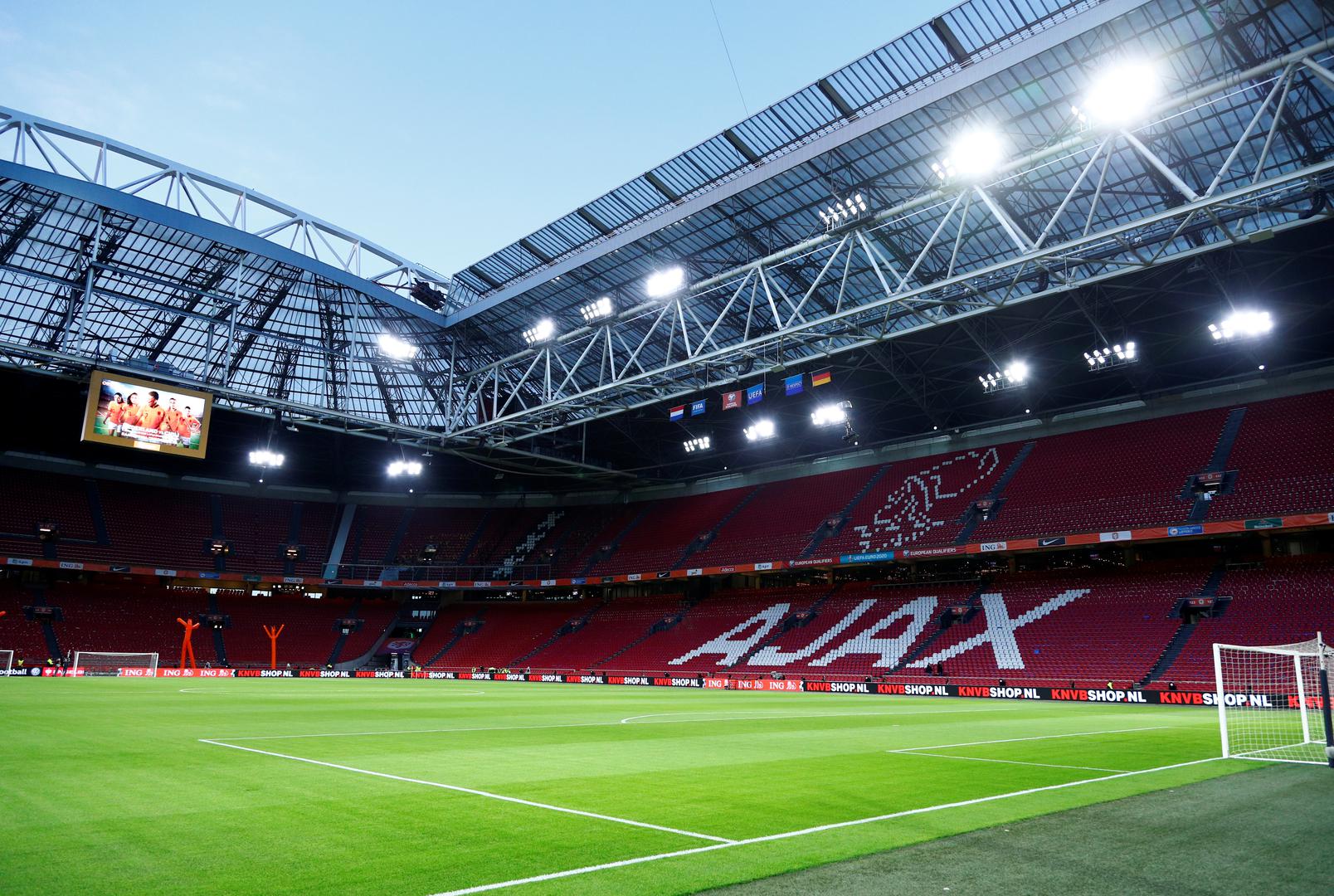 Amsterdam Arena gradila se od 1993. do kolovoza 1996. godine, a koštala je 140 milijuna eura i ima 54.033 mjesta