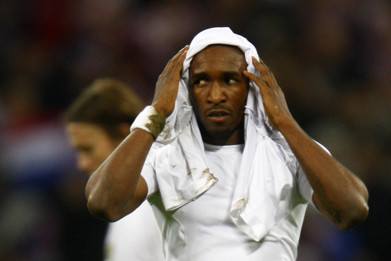 'England\'s Jermaine Defoe reacts following their Euro 2008 Group E qualifying soccer match against Croatia at Wembley stadium in London November 21, 2007.  REUTERS/Eddie Keogh.    (BRITAIN)'