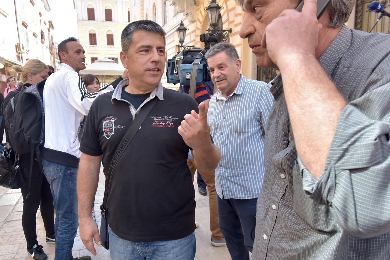 Zadar: Vatrogasni zapovjednik Dražen Slavica prošetao gradom nakon oslobađajuće presude