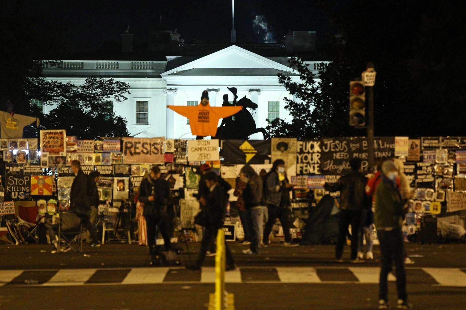 WASHINGTON, D.C., USA - NOVEMBER 4, 2020: Protesters seen outside the White House after Election Day. On November 3, 2020, the United States elected its president and vice president, 35 Senators, all 435 members of the House of Representatives, 13 governors of 11 states and two US territories, as well as state and local government officials. Incumbent Republican President Donald Trump and Democratic Party nominee Joe Biden are running for president. Yegor Aleyev/TASS Photo via Newscom Newscom/PIXSELL