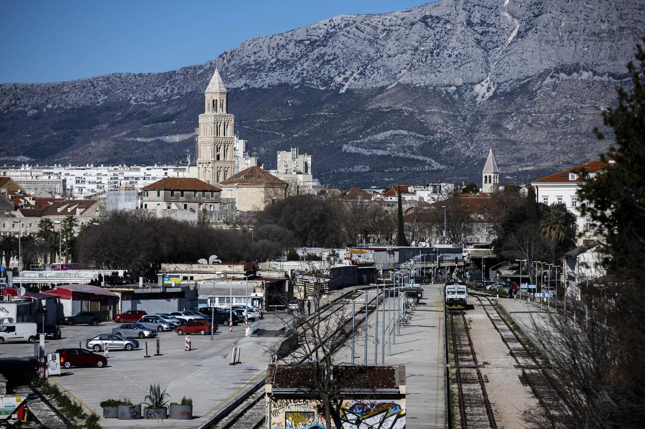 Split: Tijekom turističke sezone po prvi puta će voziti zeljeznicka linija Osijek-Split