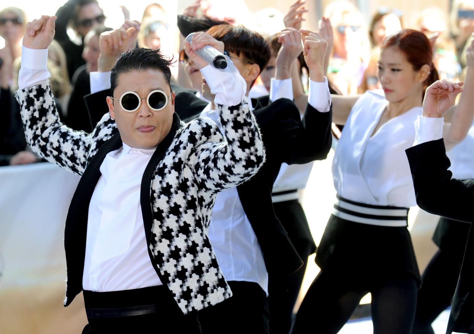 Zarazan ritam pjesme "Gangnam Style" prije četiri godine osvojio je brzo publiku i prvi je na Youtubeu došao do milijardu pregleda što je izvođaču Psyju  osiguralo veliku popularnost koja nije dugo potrajala. Ubrzo je glazbenik iz Južne Koreje pao u depresiju i odao se alkoholu, nije uspio ponoviti uspjeh koji je postigao s "Gangnam Styleom"