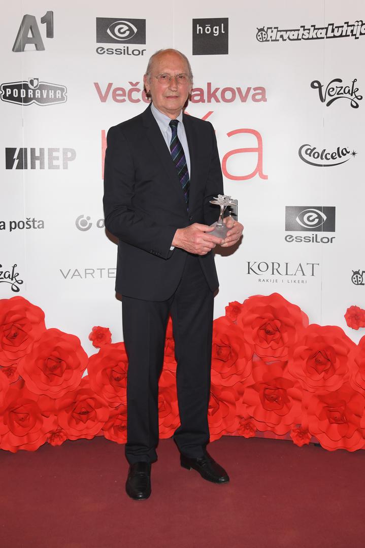 Oliver Mlakar dobio je Večernjakovu ružu za životno djelo