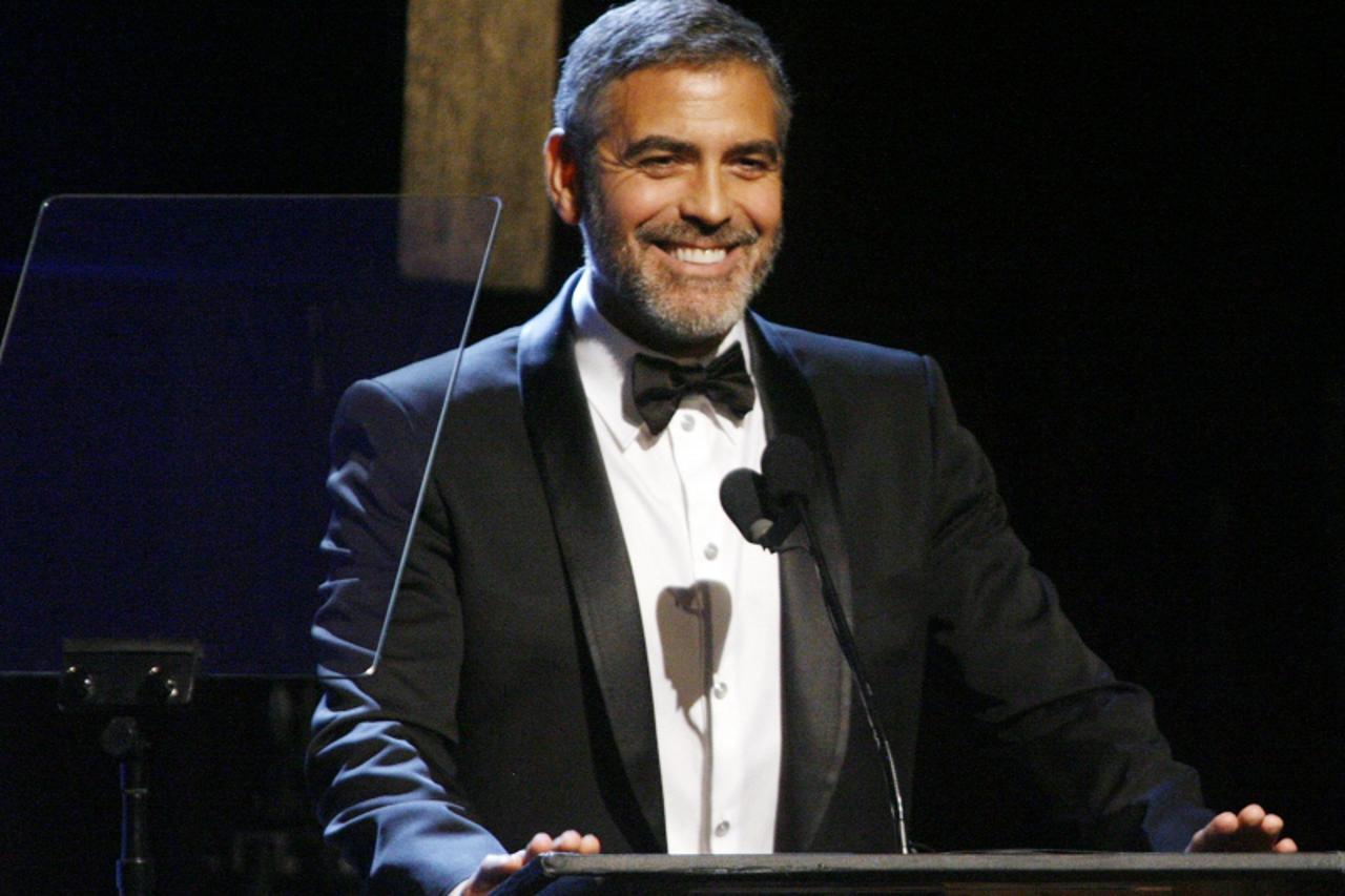 'Actor George Clooney speaks at the UNICEF Ball honoring producer Jerry Weintraub in Beverly Hills, California December 10, 2009. REUTERS/Fred Prouser    (UNITED STATES ENTERTAINMENT)'