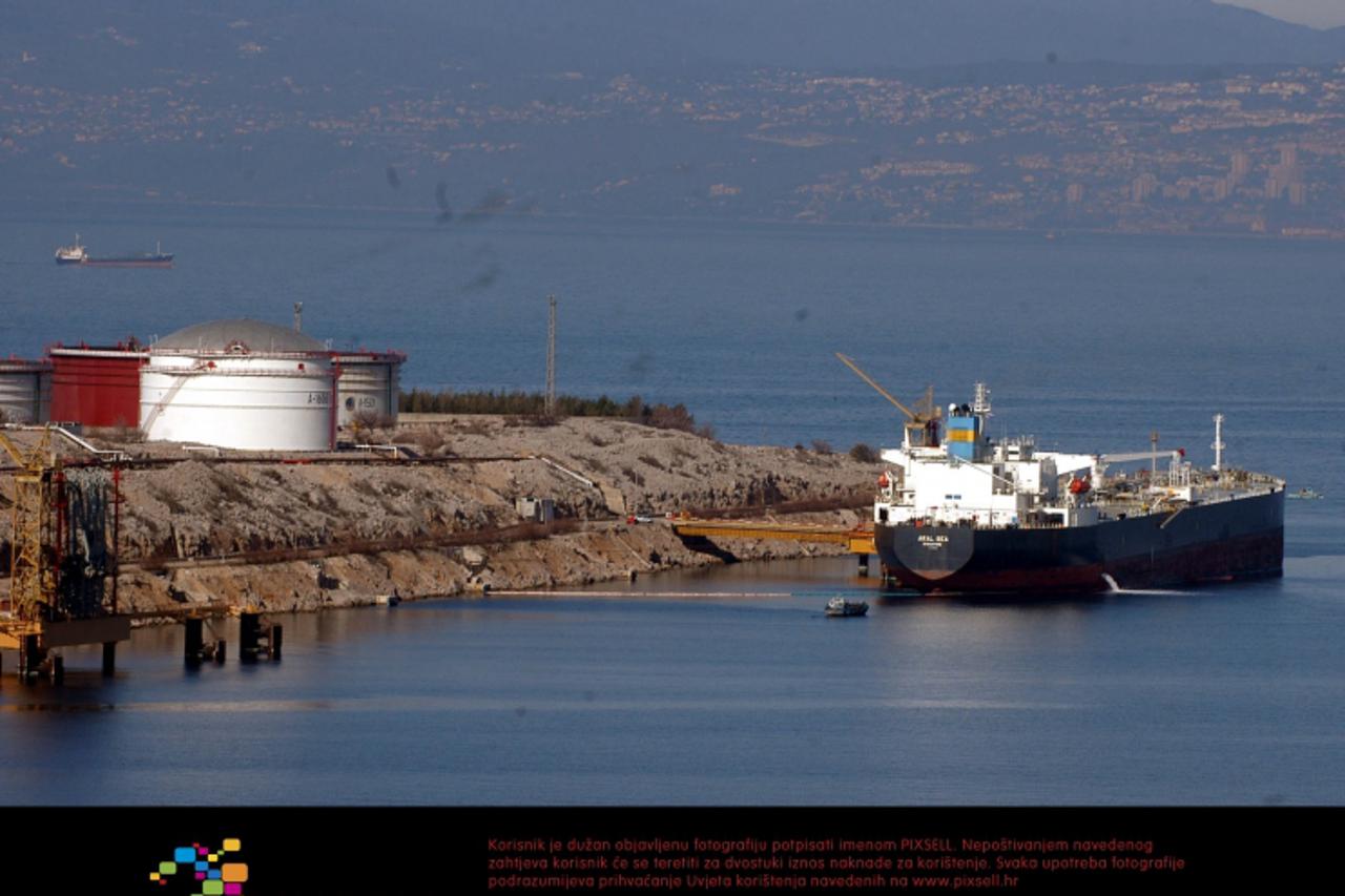 '08.09.2008 Rijeka - Sustav jadranskog naftovoda - terminal Omisalj, projekt «Druzba Adria».  Photo Goran Kovacic/Vecernji list'