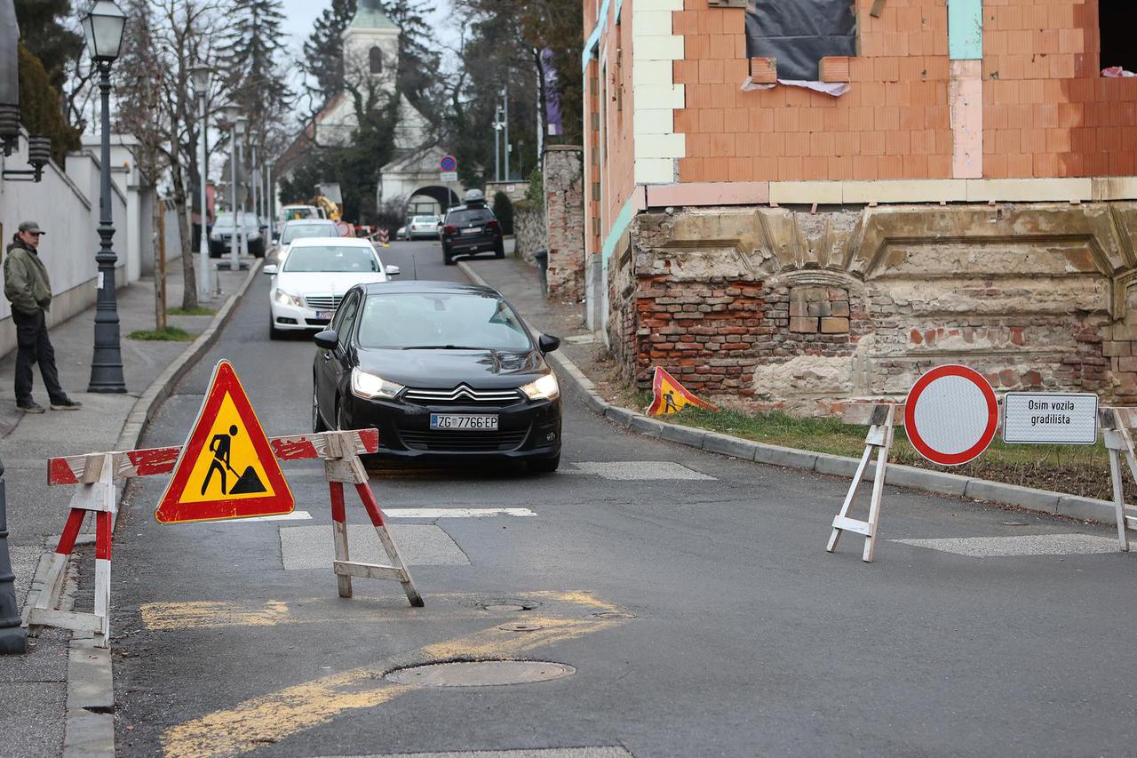 Zagreb: Obustavljen promet Jurjevskom ulicom zbog hitne sanacije kolnika