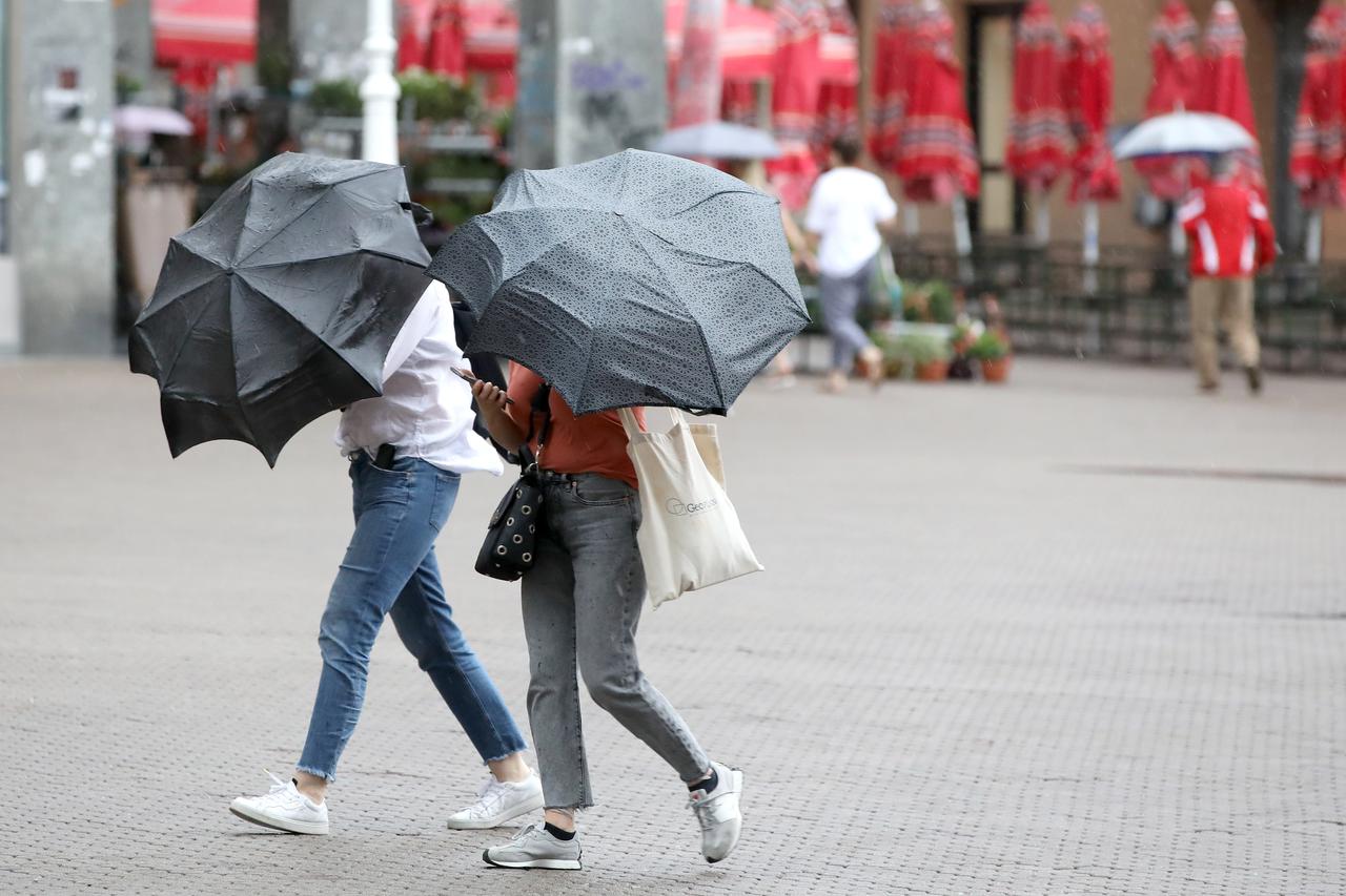 Zagreb: Građane je jutros dočekao pljusak sa povremeno jakim vjetrom
