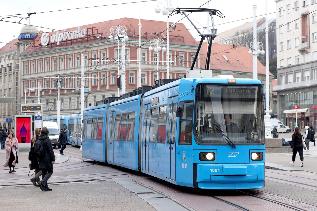 Zagreb: Od 11 ugovorenih "novih starih" tramvaja zagrebačkim prugama još uvijek vozi samo jedan