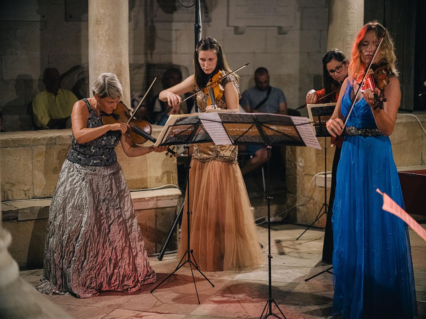Laura Vadjon, Helga Kordić, Tanja Tortić i Katarina Kutnar briljirale su kao solistice u Vivaldijevim "Godišnjim dobima"