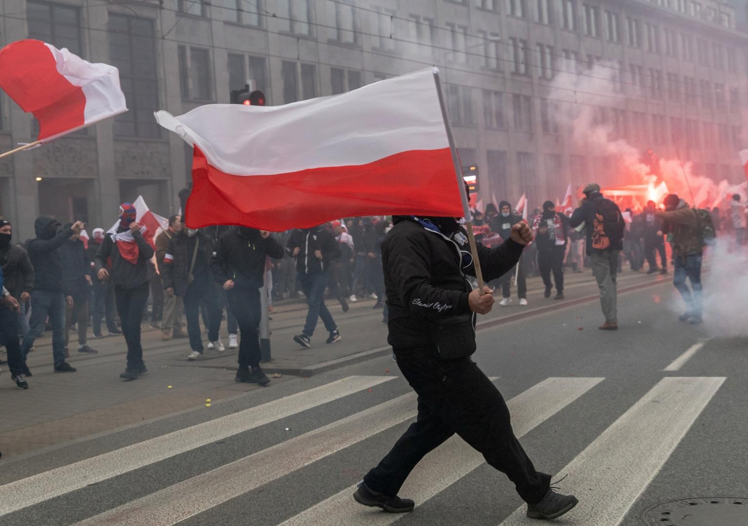 People mark the National Independence Day in Warsaw A demonstrator carries a Polish flag during a march marking the National Independence Day in Warsaw, Poland November 11, 2020. Jedrzej Nowicki/Agencja Gazeta/via REUTERS   ATTENTION EDITORS - THIS IMAGE WAS PROVIDED BY A THIRD PARTY. POLAND OUT. NO COMMERCIAL OR EDITORIAL SALES IN POLAND. JEDRZEJ NOWICKI
