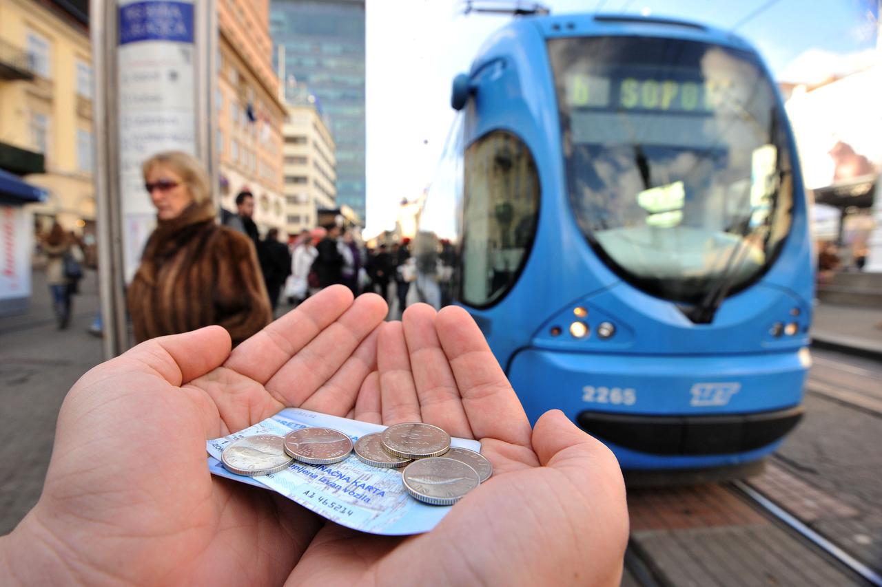 22.12.2011., Zagreb - Iz Zagrebackog elektricnog tramvaja a djacki pokaz 175kn, te bi se ukinulo placanje karte SMS-om.   Photo: Marko Lukunic/PIXSELL