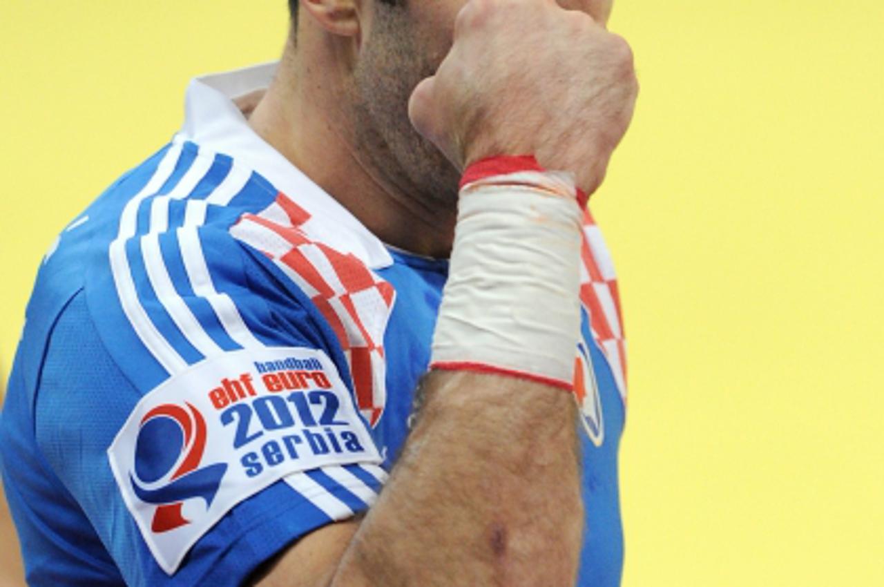 \'Croatia\'s Blazenko Lackovic gestures during the men\'s EHF Euro 2012 Handball Championship bronze medal match Croatia vs Spain on January 29, 2012 at the Beogradska Arena in Belgrade.   AFP PHOTO /