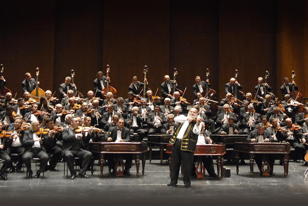 Budapest Gypsy Symphony orchestra (1)