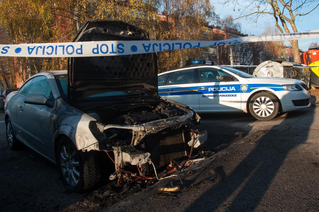 12.12.2014., Zagreb - Zapaljeni automobil marke Opel u naselju Spansko. Photo: Daniel Kasap/PIXSELL
