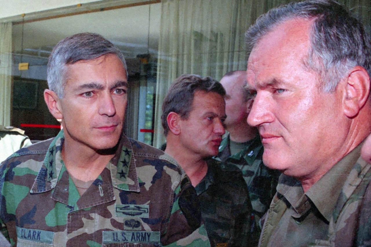 \'Former Bosnian Serb wartime Commander Ratko Mladic (R) indicted for war crimes by the international tribunal in Hague, stands with U.S. General Wesley Clark as they meet in Banja Luka in this August