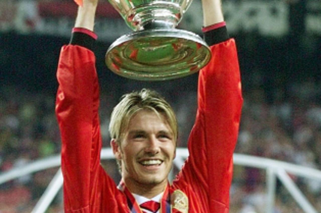 'This picture can only be used within the context of an editorial feature. Manchester United\'s midfielder David Beckham holds the winner\'s cup, after his side defeated Bayern Munich in their Champio