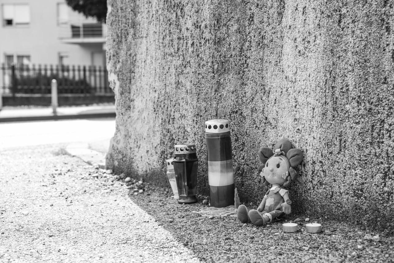 Zagreb: Tužni prizor ispred ulaza gdje je otac ubio troje djece
