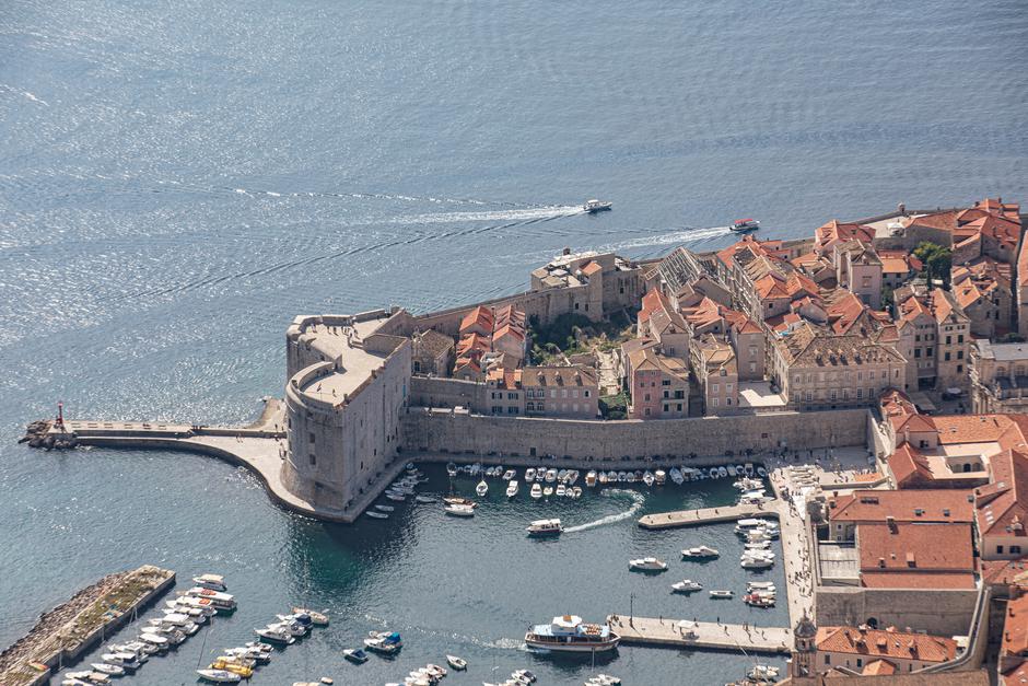 Dubrovnik: Pogled na staru gradsku jezgru sa Srđa
