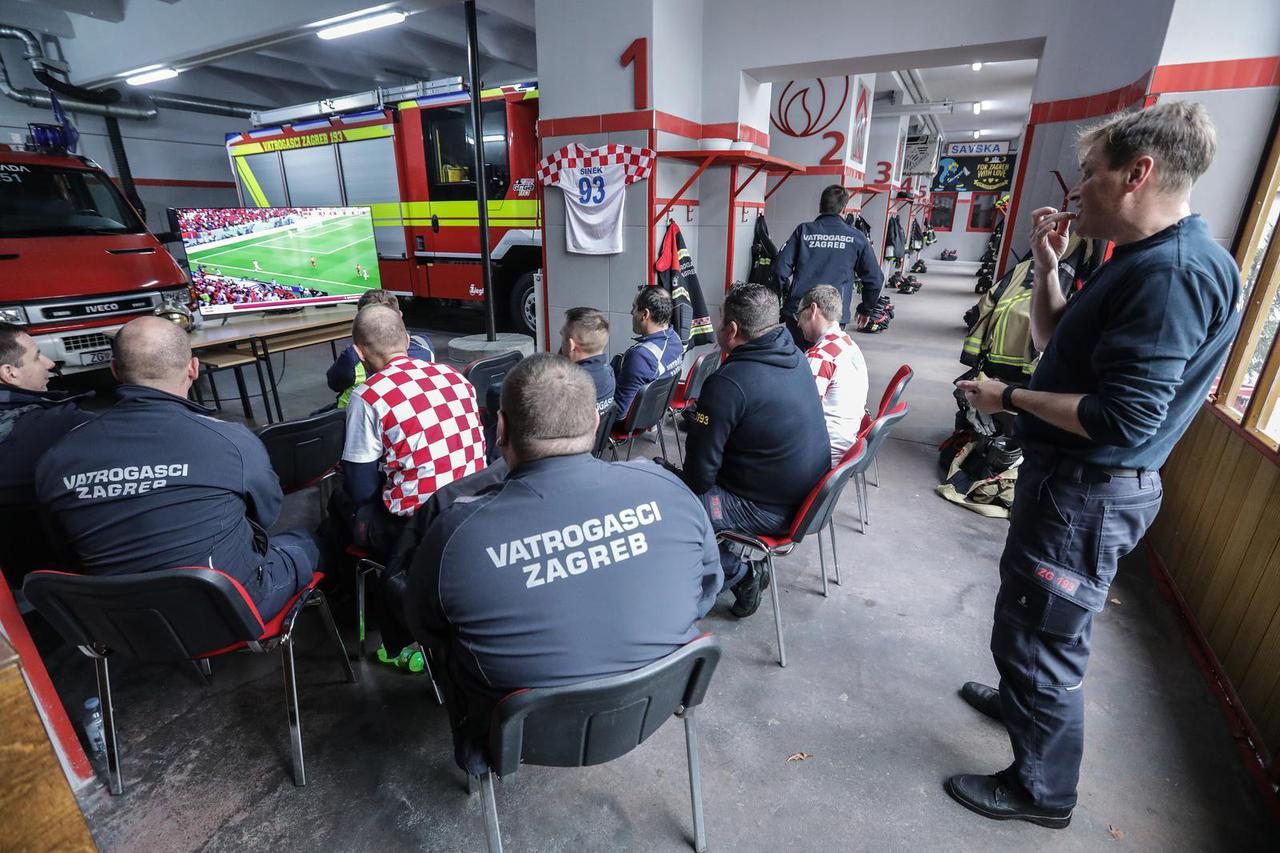 Zagreb: Dežurna ekipa vatrogasaca napeto je pratila susret Hrvatske i Maroka