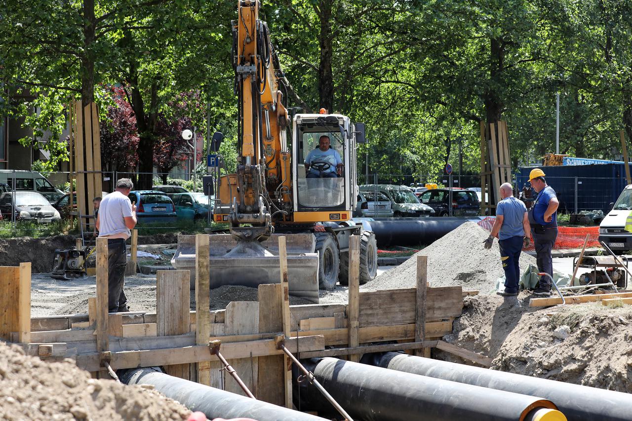 Zagreb: Zbog izvođenja radova rekonstrukcije vrelovoda južni kolnik Vatikanske ulice zatvoren je za promet