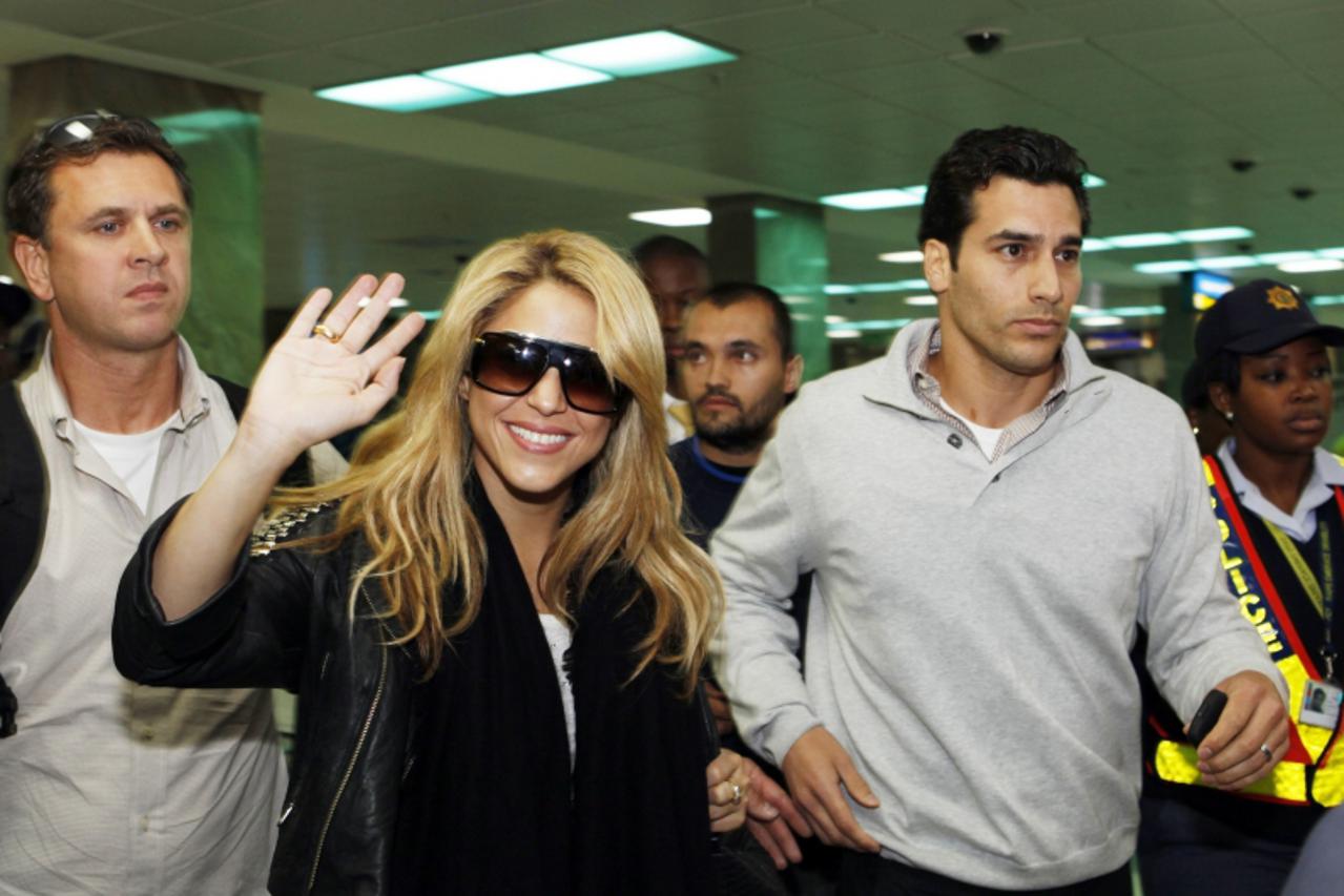 'Colombian singer Shakira waves as she arrives at the Oliver Tambo International Airport in Johannesburg June 7, 2010. Shakira will perform at Orlando Stadium in the heart of Johannesburg\'s Soweto to