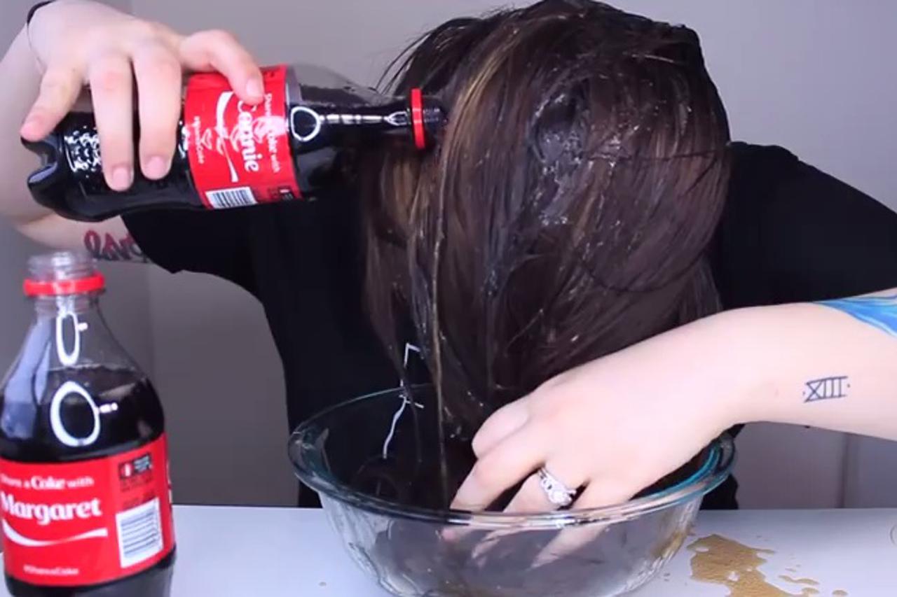 Pranje kose Coca colom