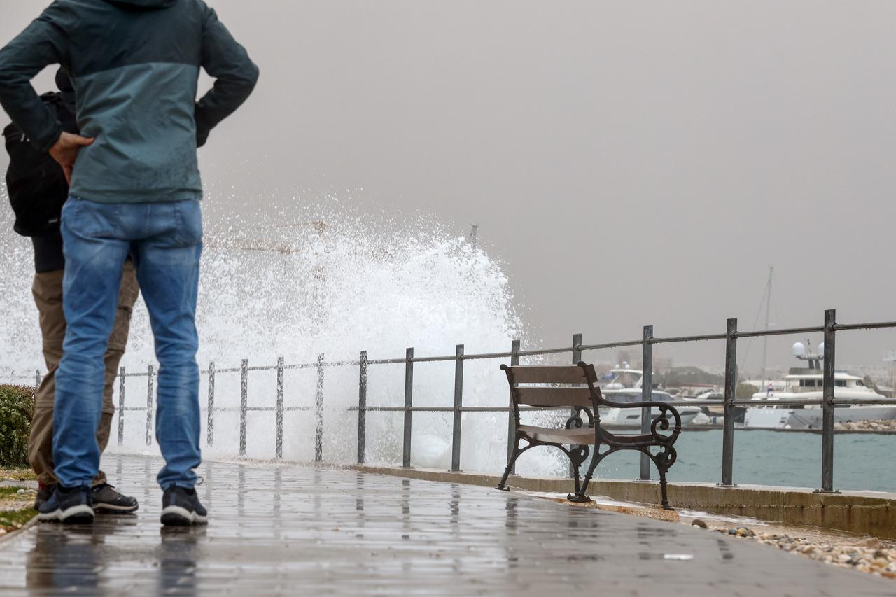 Zadar: Kiša i jak vjetar