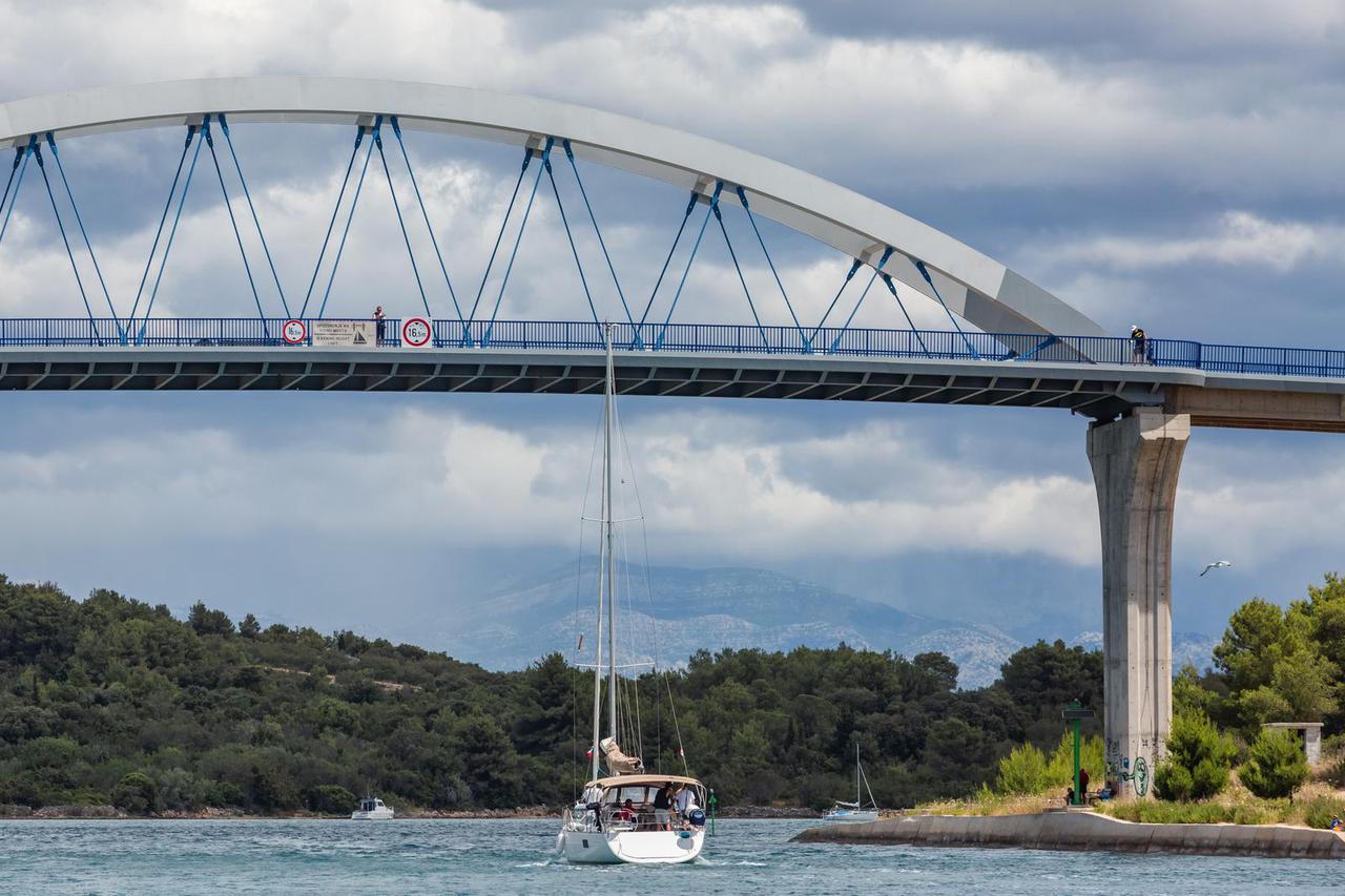 Most Ždrelac koji spaja otoke Pašman i Ugljan