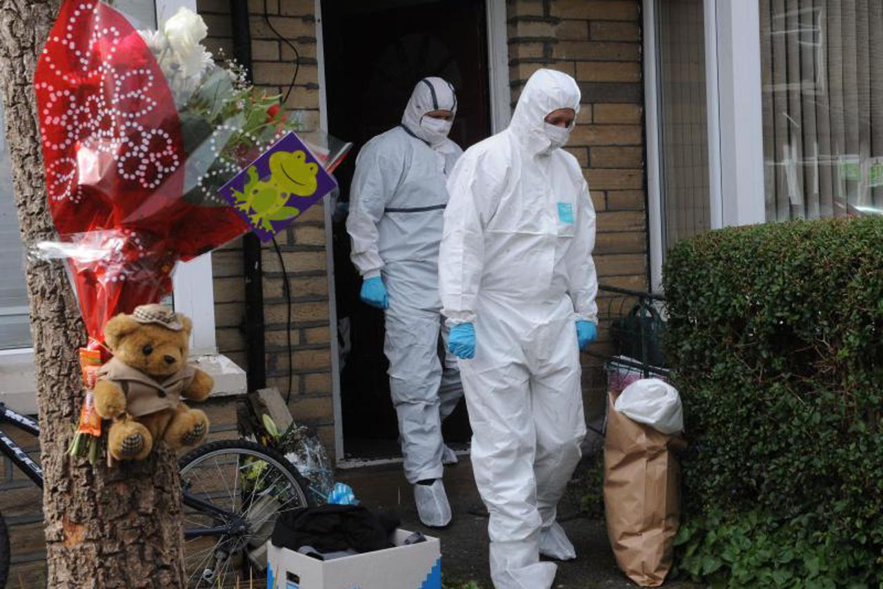 Policija u kuću u kojoj je majka dvije godine držala raspadajuće tijelo dječaka - V. Britanija, Bradford (1)