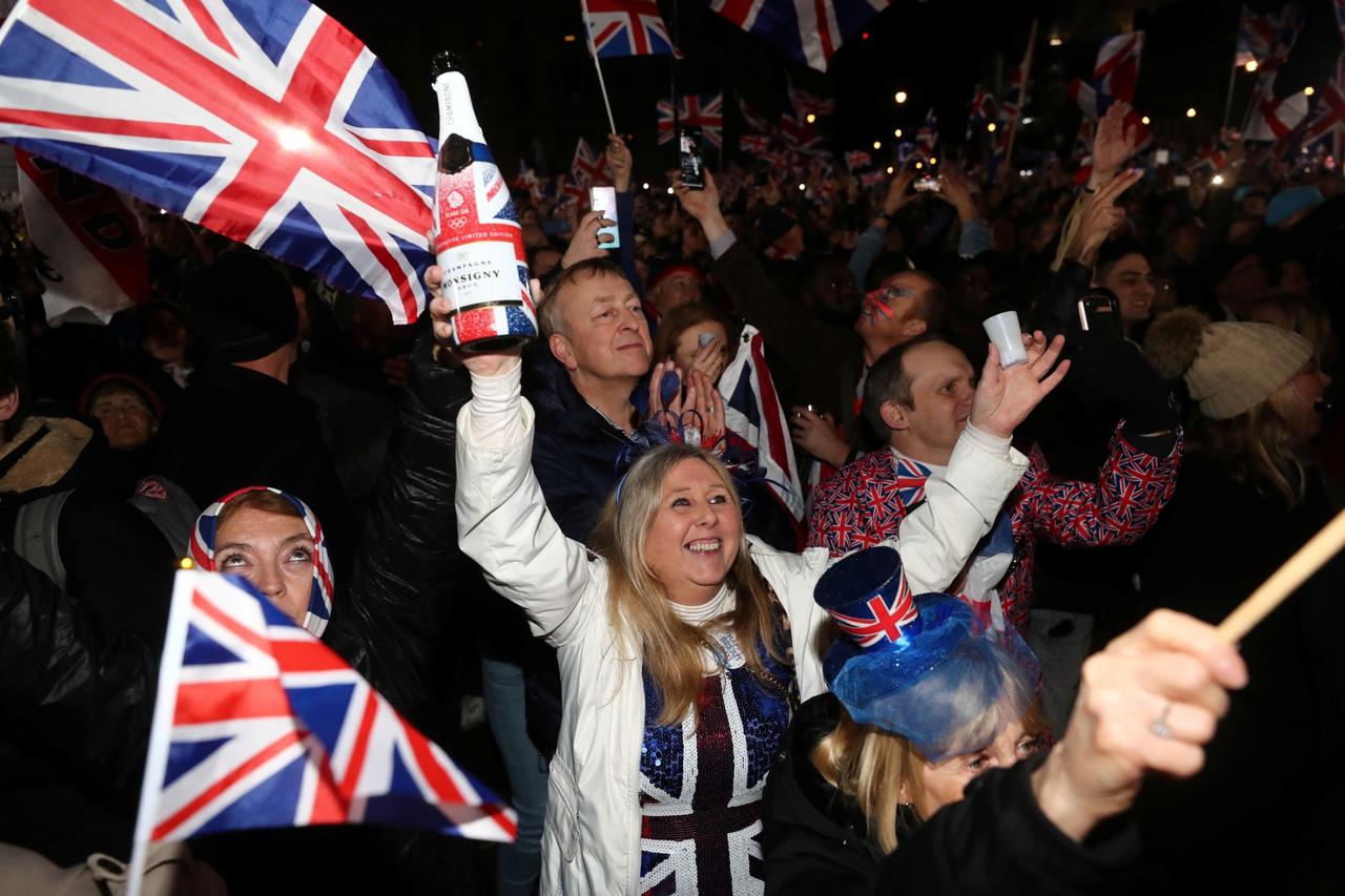 Neki Britanci slave, drugi tuguju zbog Brexita
