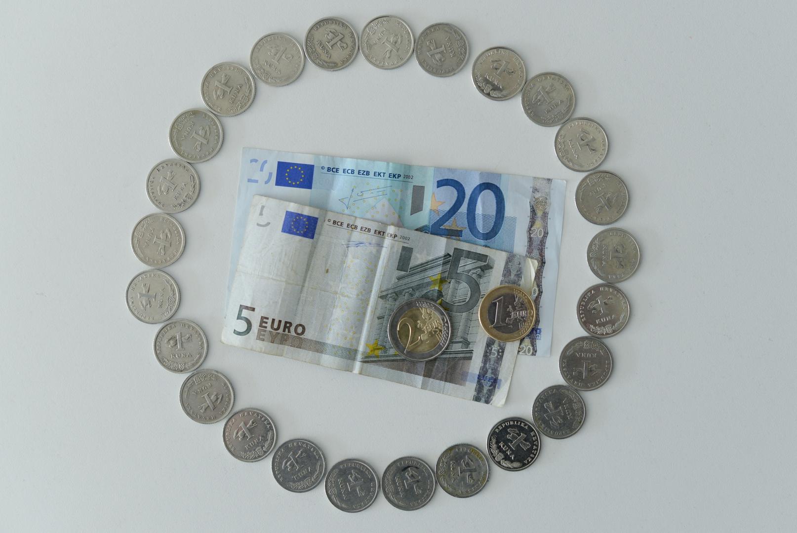 4. Datum uvođenja eura ne ovisi samo o nama