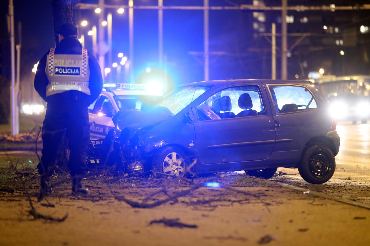 Zagreb: Prometna nesreća na križanju Avenije Dubrovnik i SR Njemačke